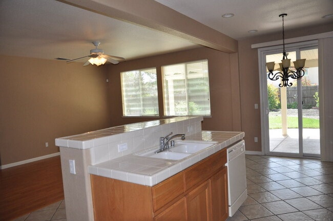 Building Photo - Must See! Cul de Sac Spacious 4 Bedroom