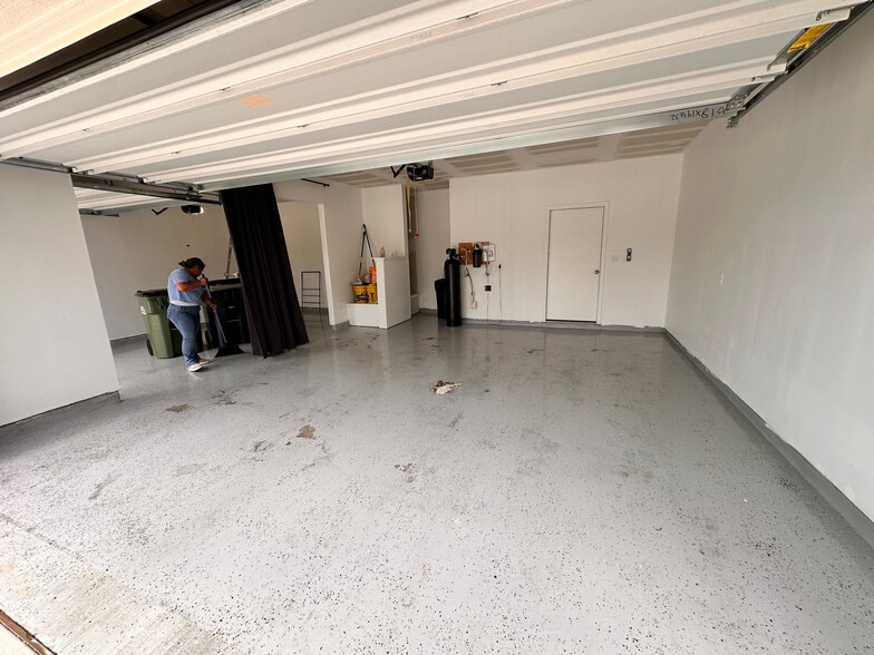 Building Photo - Room in House on Pickerel St