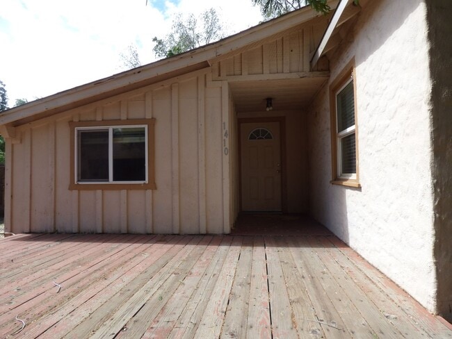 Building Photo - 3 Bedroom 1 Bath Home