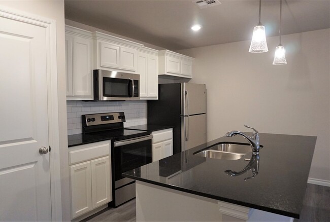 Building Photo - Chisholm Creek Duplex NW OKC