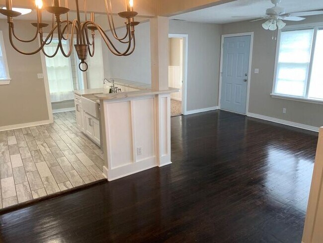 Building Photo - Charming 3 Bed/2 Bath Home in Murray Hill!