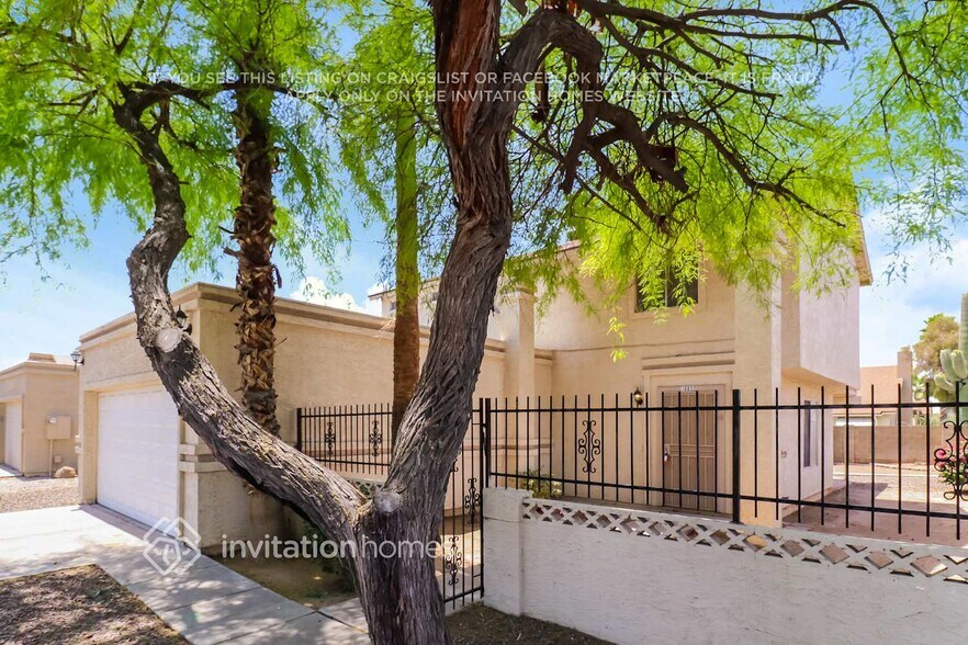 Building Photo - 10032 N 66th Dr