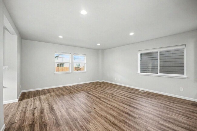 Building Photo - Modern Yelm Home Built in 2023, Walk-In Closets, Deep Storage & Neighborhood Park!