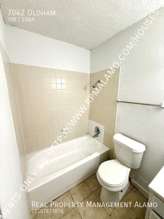 Building Photo - 7042 Oldham-