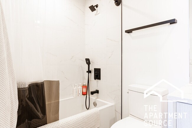 Building Photo - 2743 W Division St