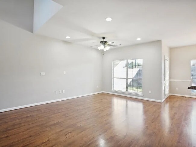 Building Photo - 118 Barrington Ln