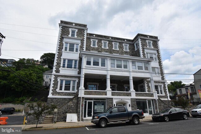 Primary Photo - 75 N Main St