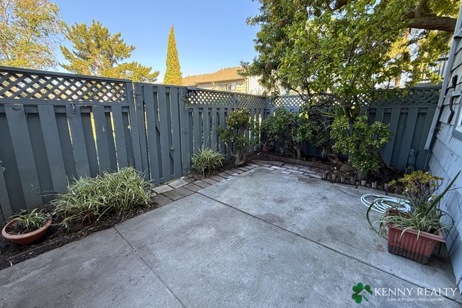Building Photo - Spacious 3 Bedroom Home Near Parks & Schools in Foster City