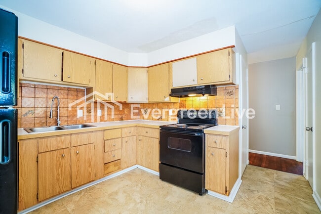 Building Photo - 3378 Roswell Dr