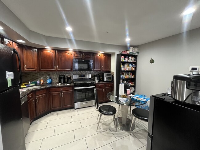 Building Photo - 67 US-1