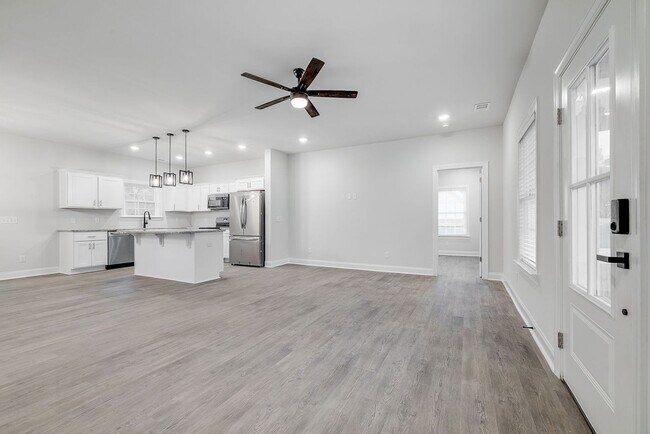 Building Photo - Charming 3BR/2BA Home with Open Layout & Fenced Yard in Rincon