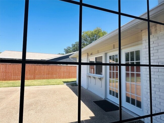 Building Photo - 1533 W Spring Creek Pkwy