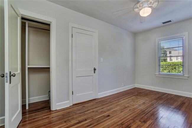 Building Photo - 404 S Westland Ave