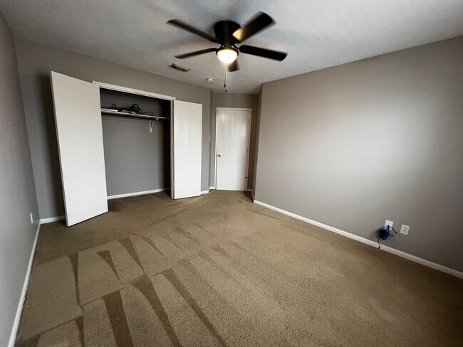 Building Photo - For Lease | 3 Bed, 2 Bath | 1,924 Sq Ft | ...