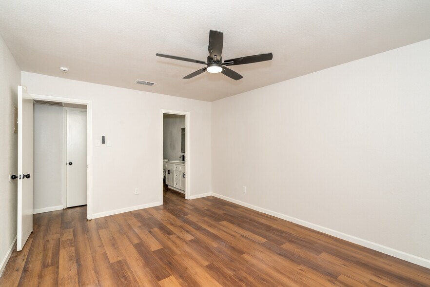 Building Photo - 731 Garden Meadow Dr