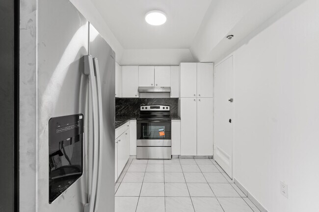 Building Photo - 400 Kings Point Dr