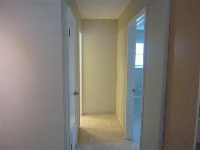 Building Photo - 2131 N Ocean Blvd