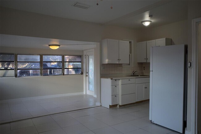 Building Photo - 43 SW 11th St