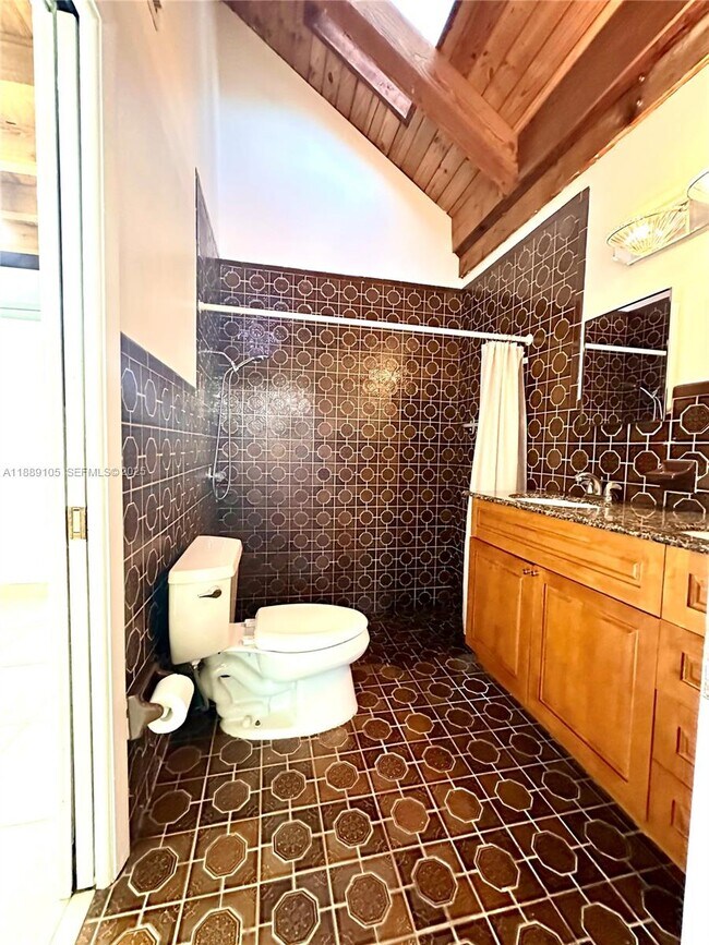 Building Photo - 497 N University Dr