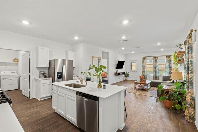 Building Photo - 12404 Silversmith Ln
