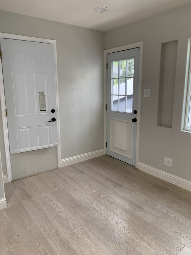 Building Photo - 25350 Del Mar Ave