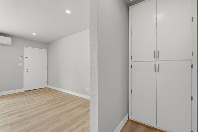 Building Photo - 381-385 Riverside Drive