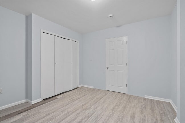 Building Photo - 406 7th St