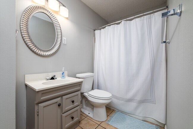 Building Photo - 212 N Magdalen St