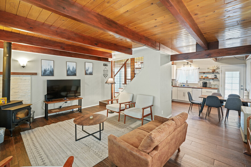 Building Photo - 43032 Sunset Dr