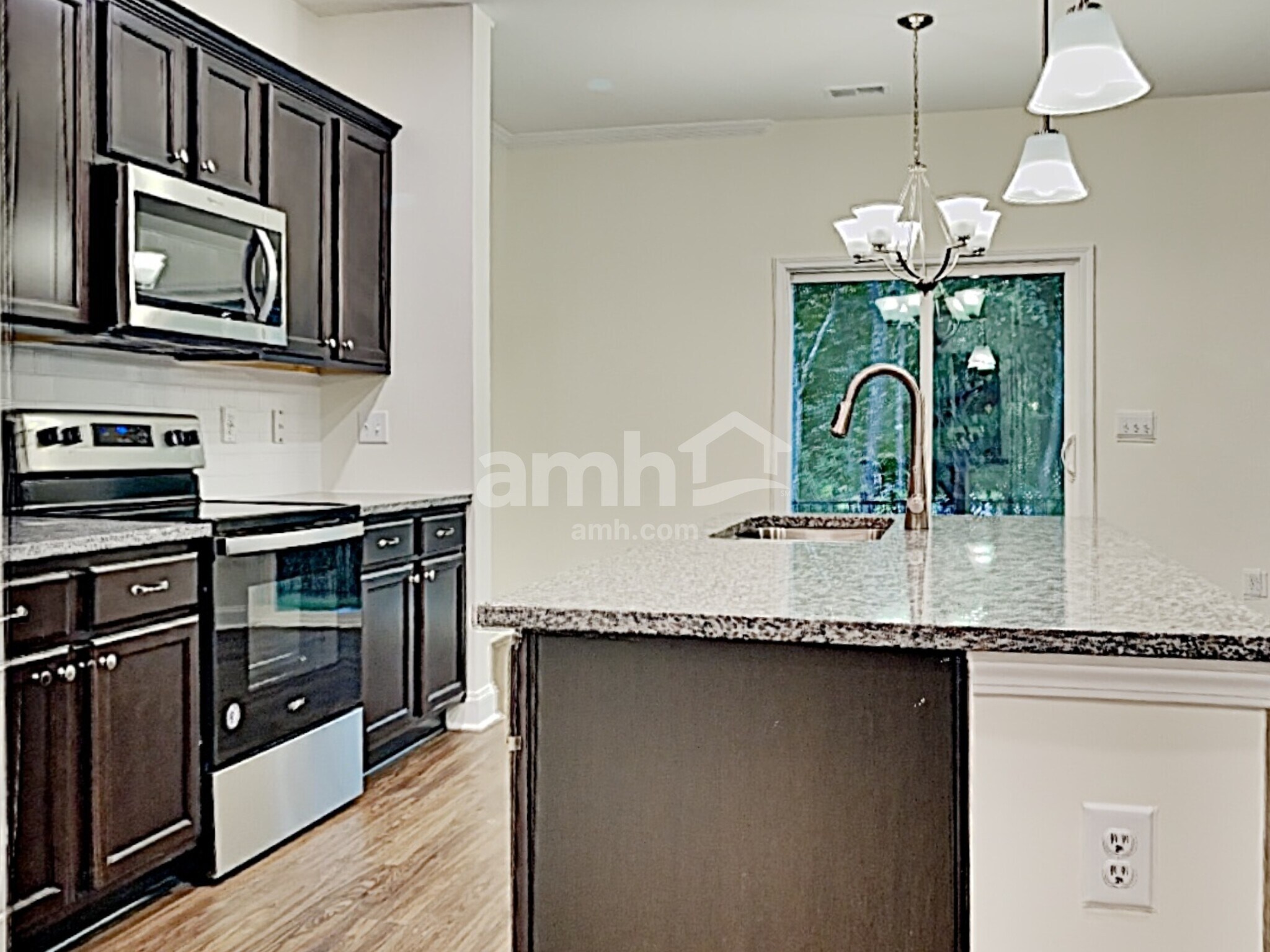 Building Photo - 121 Sweet Gum Dr