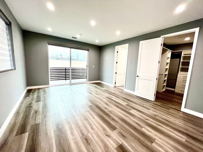 Building Photo - Newly built gated home with top of the lin...