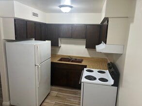 Building Photo - 1 Bedroom 1 Bath In Central Las Vegas