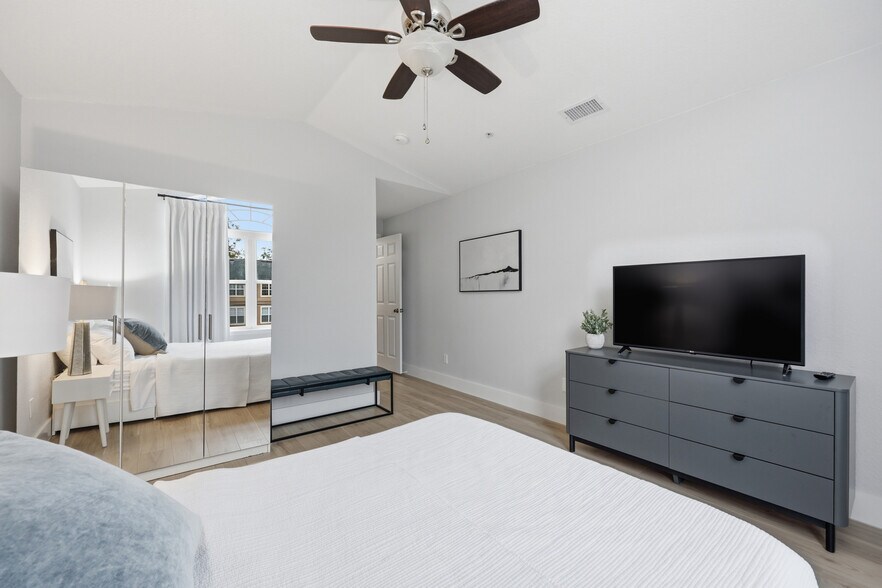 Building Photo - 13810 Sutton Park Dr N