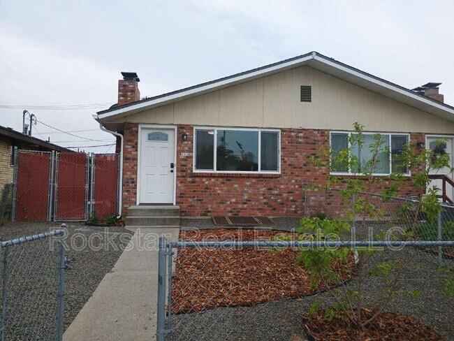 Primary Photo - 222 E Crown Ave