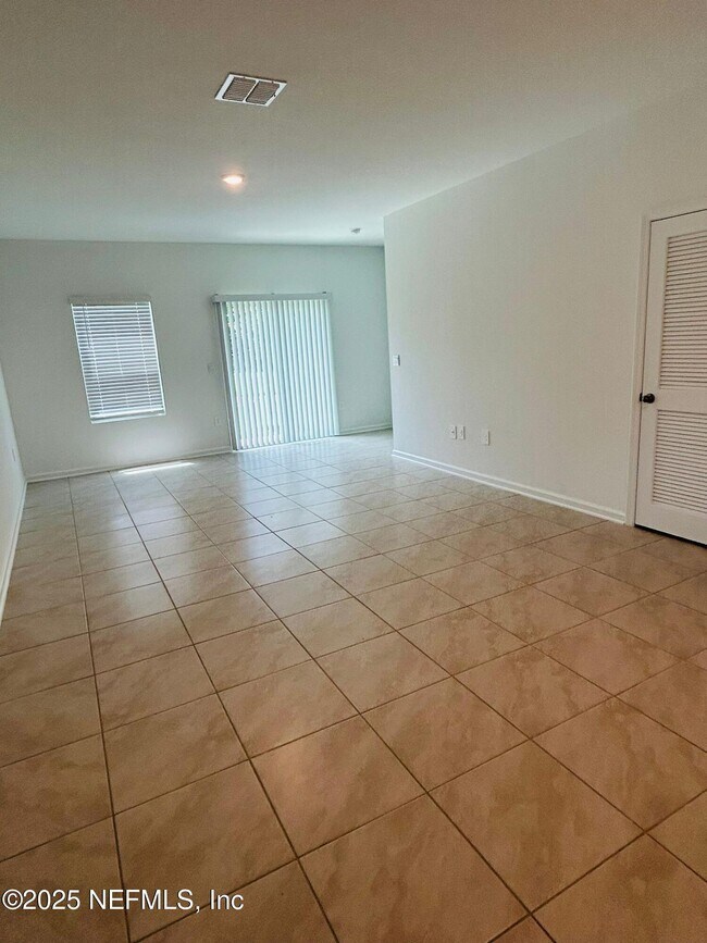 Building Photo - 206 Tidal Bch Ave