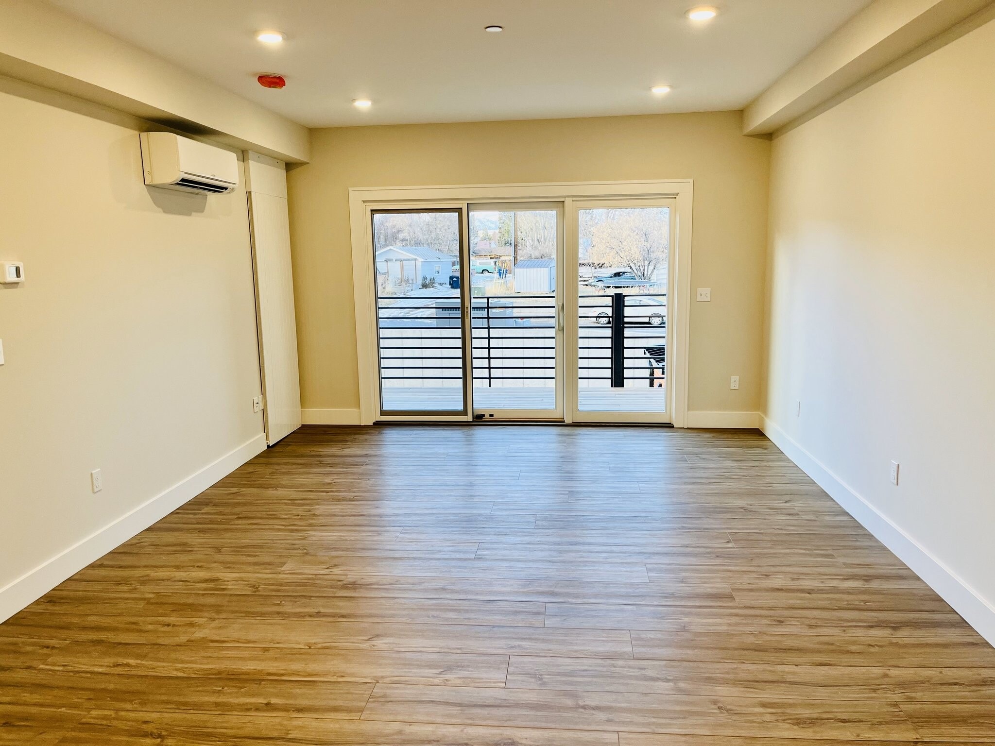 Building Photo - 1001 River Dr