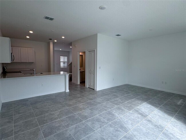 Building Photo - 2494 Skyline Lp