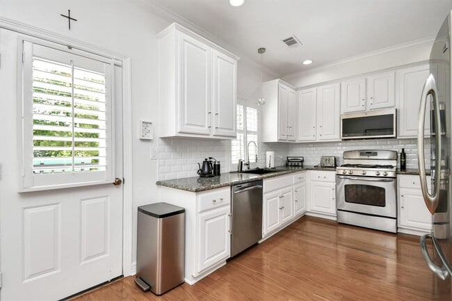 Building Photo - 1739 French Village Dr
