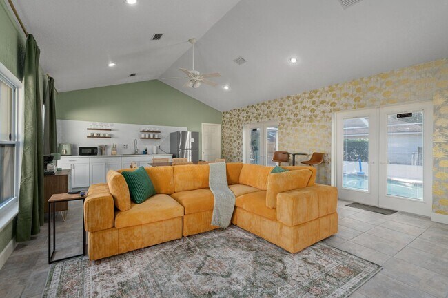 Building Photo - 808 Arietta Dr