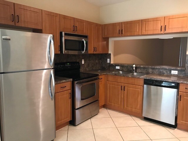 Building Photo - Beautiful Townhome in Tuscany