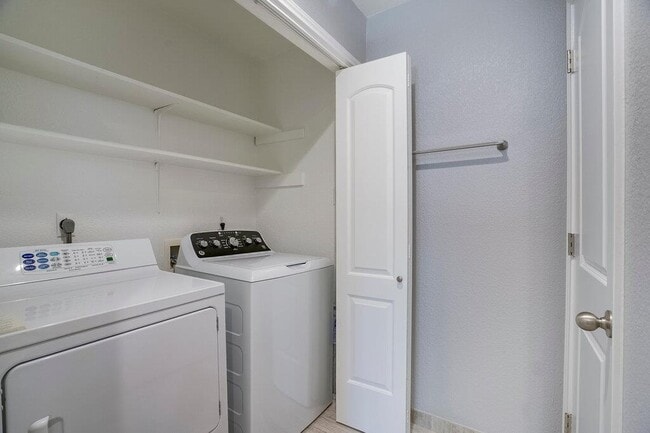 Building Photo - 226 Claris Ln
