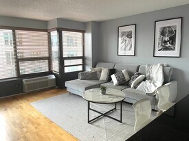 Building Photo - 30 E Huron St