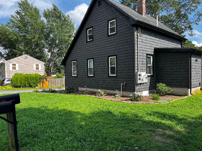 Building Photo - 135 Hawksley Ave