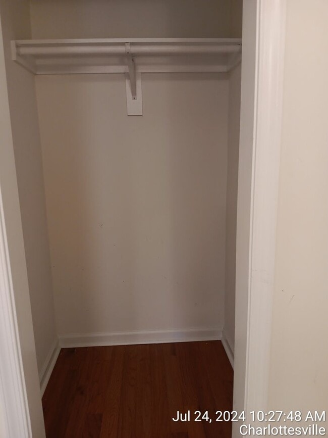 Building Photo - !!!Charming 3-Bedroom 2 Bath Apartment!!! ...