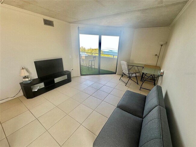 Building Photo - 6009 Sea Ranch Dr