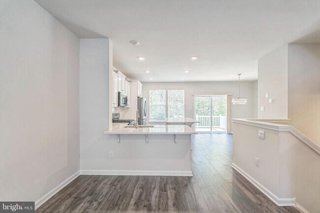 Building Photo - 10 Lilac Cir