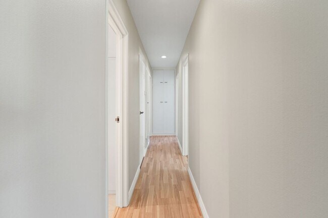 Building Photo - 3534 Hearst Dr