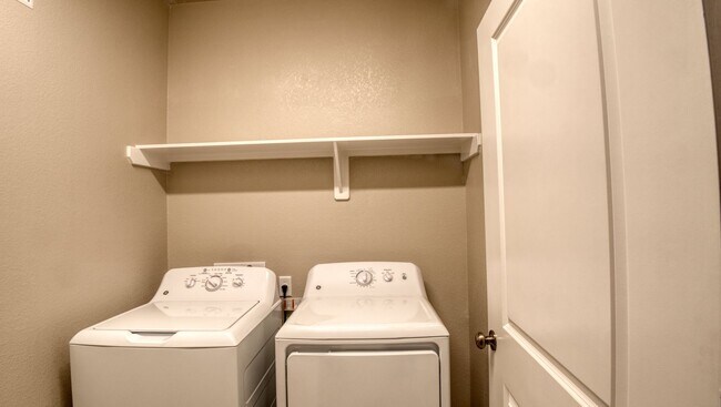 Building Photo - Spacious Townhome Available Now!