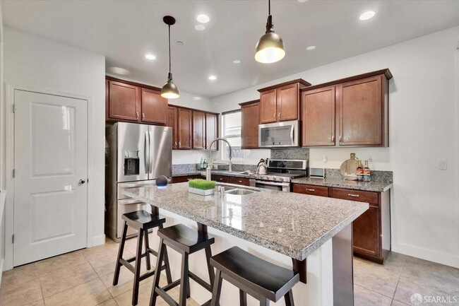 Building Photo - 2210 Salice Way