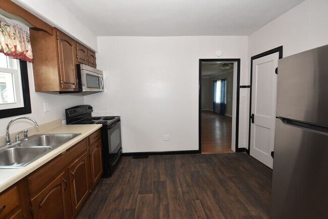 Building Photo - Mishawaka- near Bethel University, shoppin...